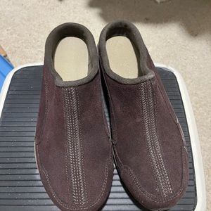 Women’s easy spirit travel time brown suede gently used